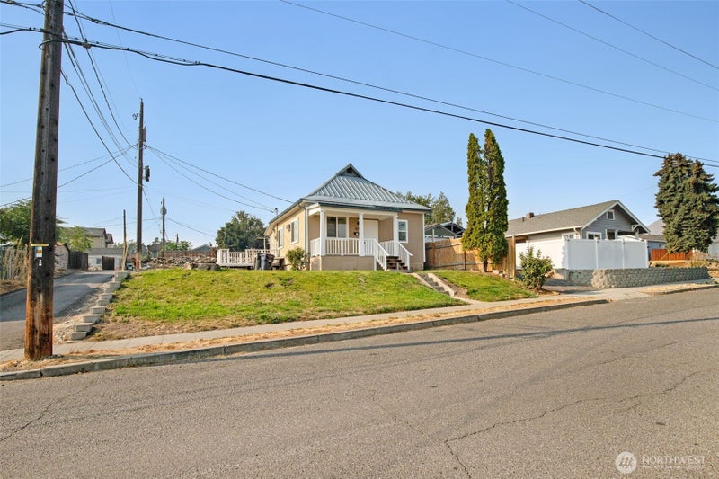 617 3rd Street