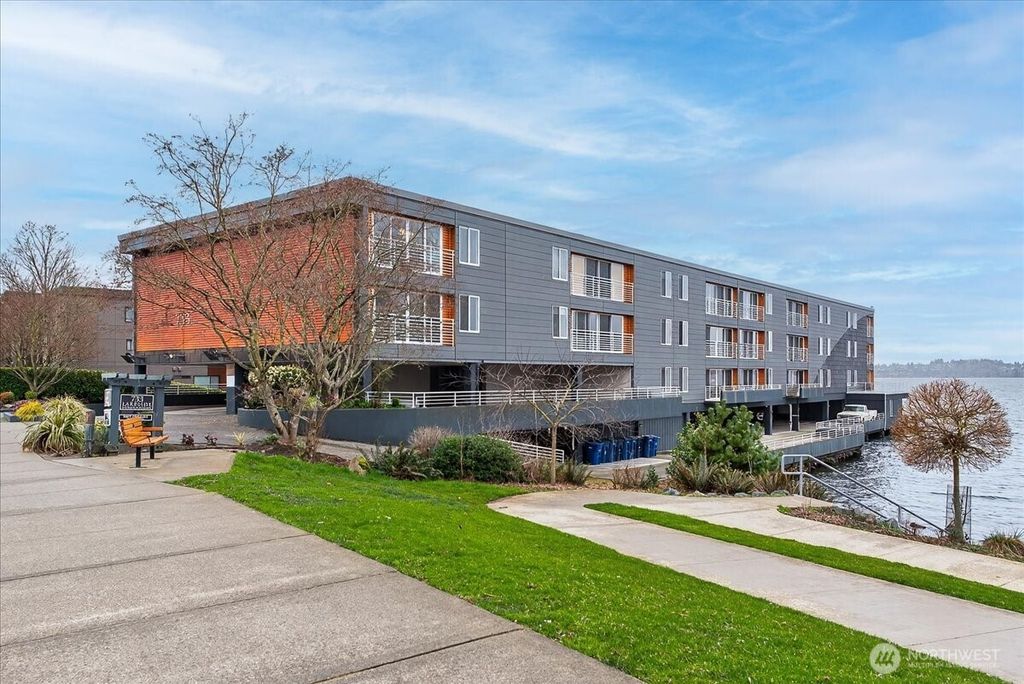 Photo of 733 Lake Street S #104, Kirkland, WA 98033 (MLS # 2487915)