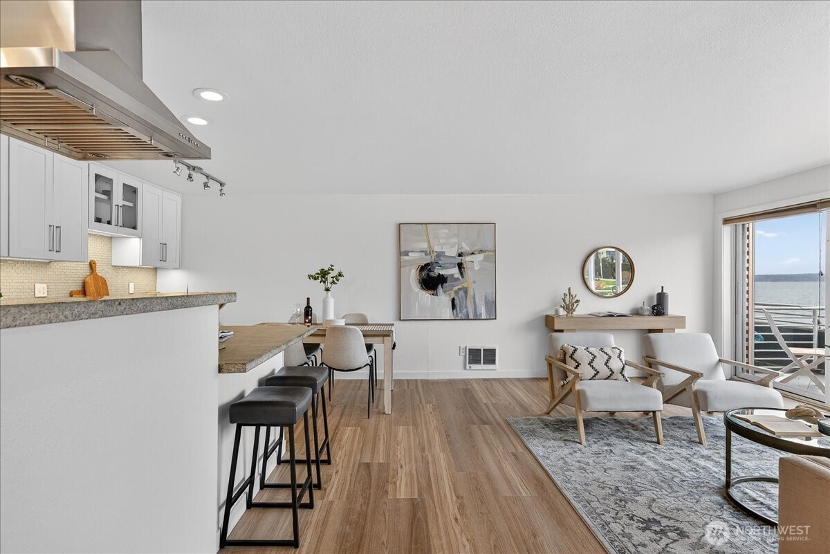 733 Lake Street S 104