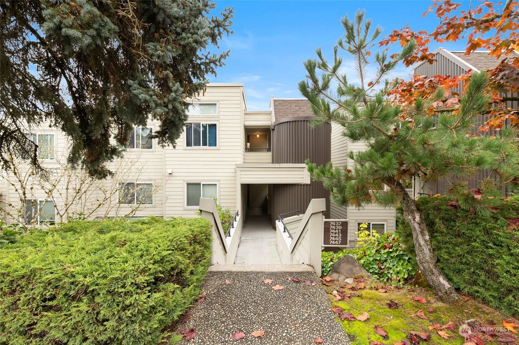 Photo of 7439 Old Redmond Road #318, Redmond, WA 98052 (MLS # 2301258)