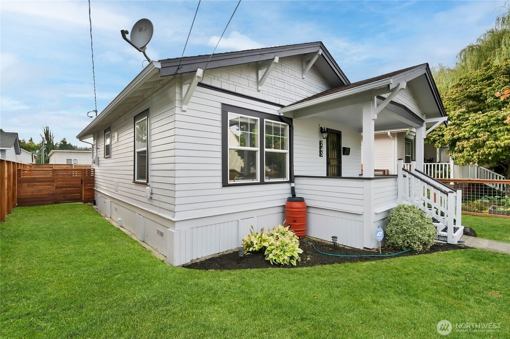 Photo of 245 Wells Avenue N, Renton, WA 98057 (MLS # 2420260)