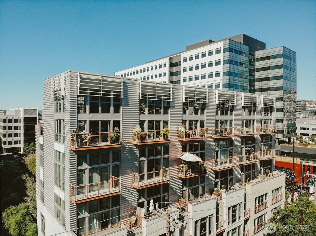 Photo of 401 9th Avenue N #611, Seattle, WA 98109 (MLS # 2564532)