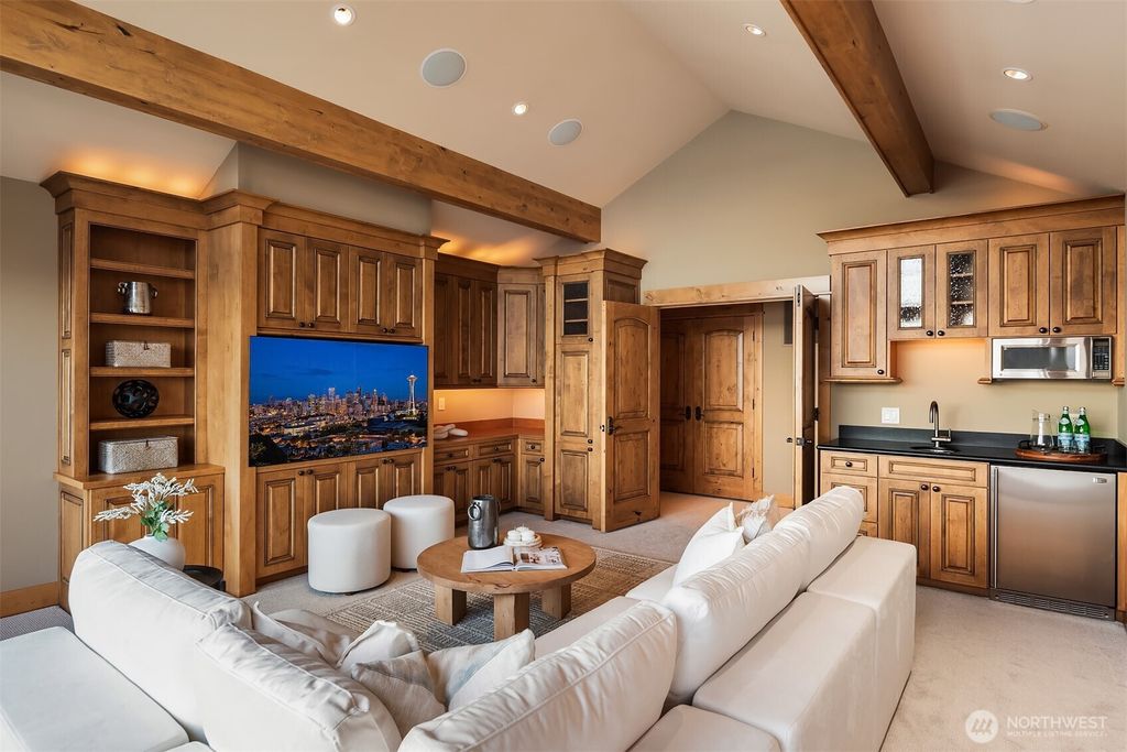 listing image 9368736462353310978