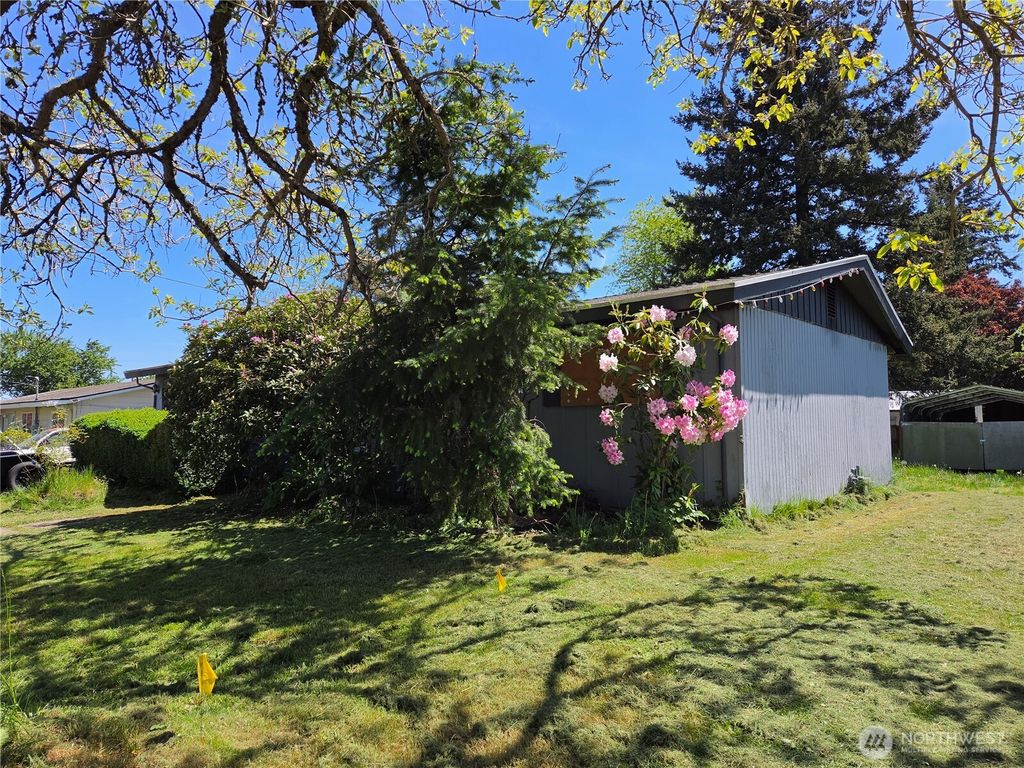Photo of 11823 SE 274th Street, Kent, WA 98030 (MLS # 2522253)