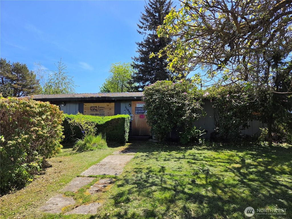 Photo of 11823 SE 274th Street, Kent, WA 98030 (MLS # 2522253)
