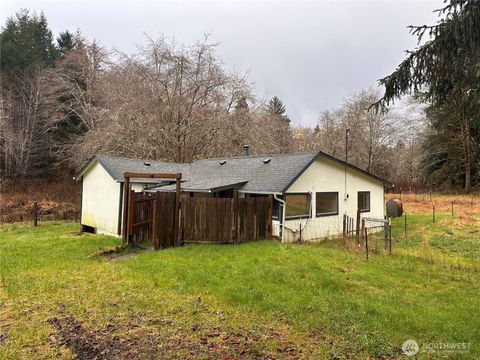 Photo of 310 Butte Creek Road, Raymond, WA 98577 (MLS # 2496791)