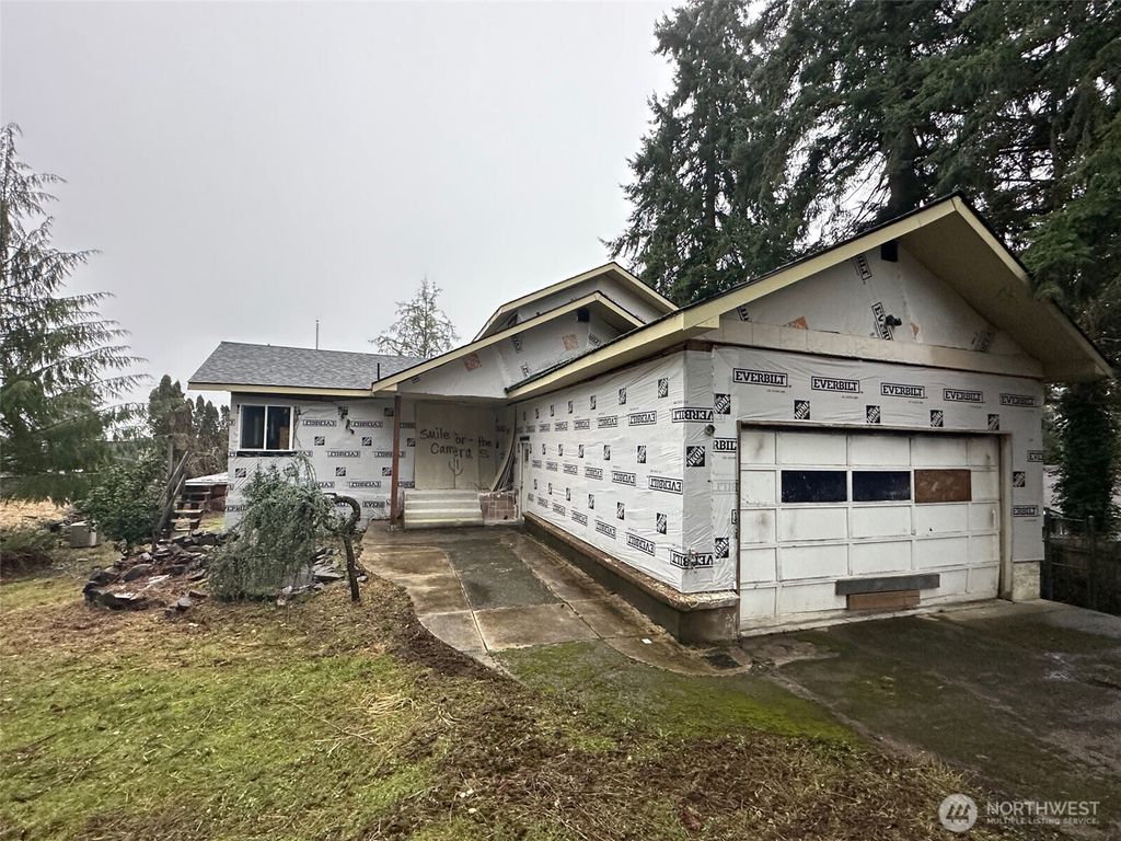 Photo of 709 15th Avenue SE, Puyallup, WA 98372 (MLS # 2492825)