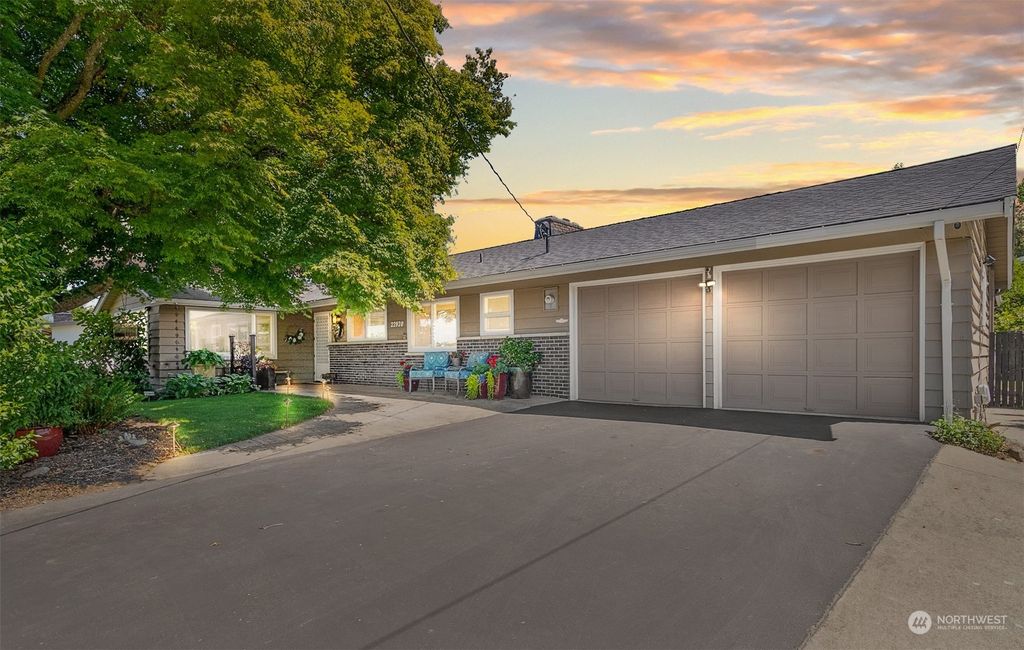 Photo of 22920 18th Ave Ave S, Des Moines, WA 98198 (MLS # 2262333)