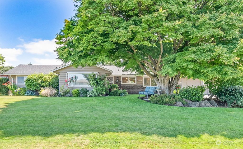 Photo of 22920 18th Ave Ave S, Des Moines, WA 98198 (MLS # 2262333)
