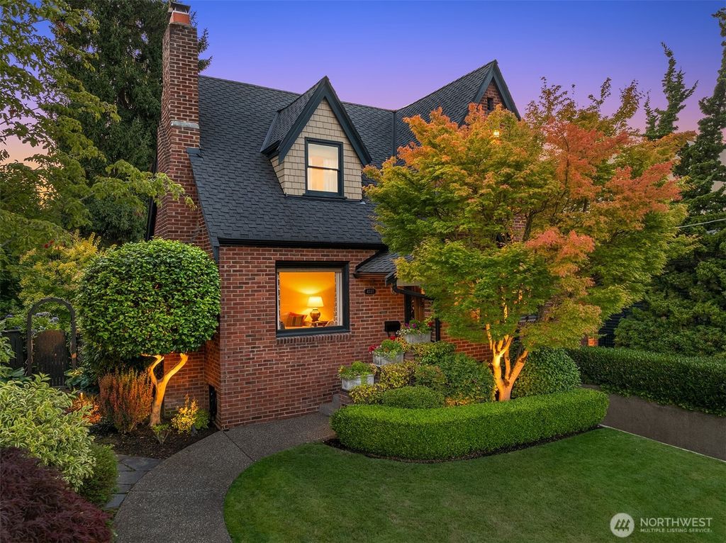 Photo of 4737 46th Avenue NE, Seattle, WA 98105 (MLS # 2498003)