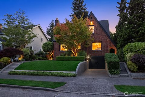 Photo of 4737 46th Avenue NE, Seattle, WA 98105 (MLS # 2498003)