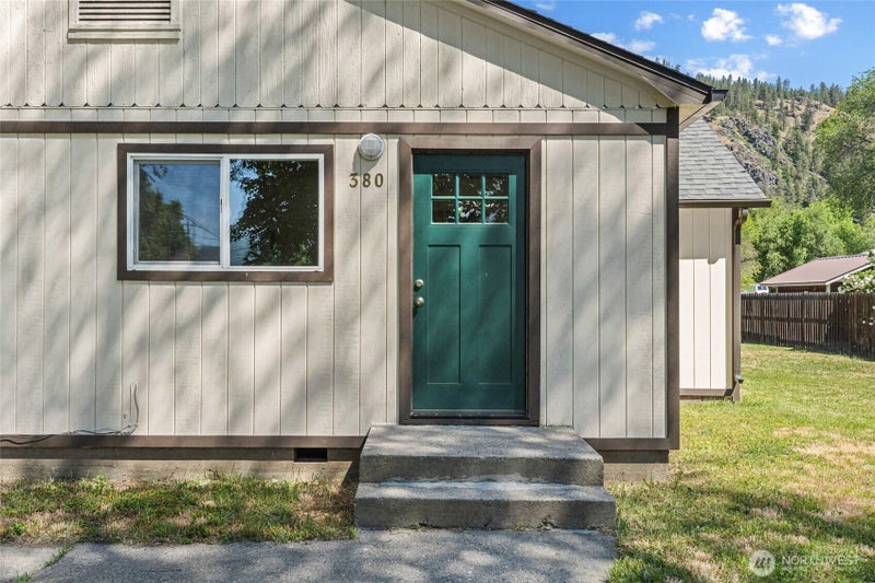 380 W 5th Avenue