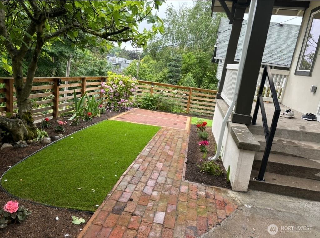 Photo of 2914 E Columbia Street, Seattle, WA 98122 (MLS # 2463114)