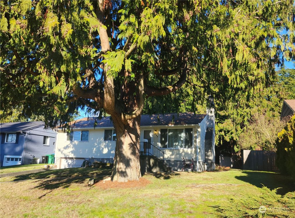 Photo of 326 NE 159th Street, Shoreline, WA 98155 (MLS # 2178681)
