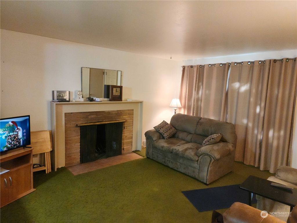Photo of 326 NE 159th Street, Shoreline, WA 98155 (MLS # 2178681)