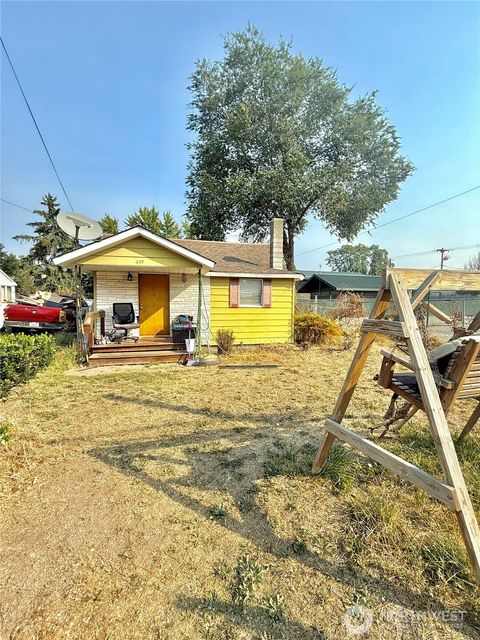 Photo of 430 W 4th Ave Ave, Omak, WA 98841 (MLS # 2430659)
