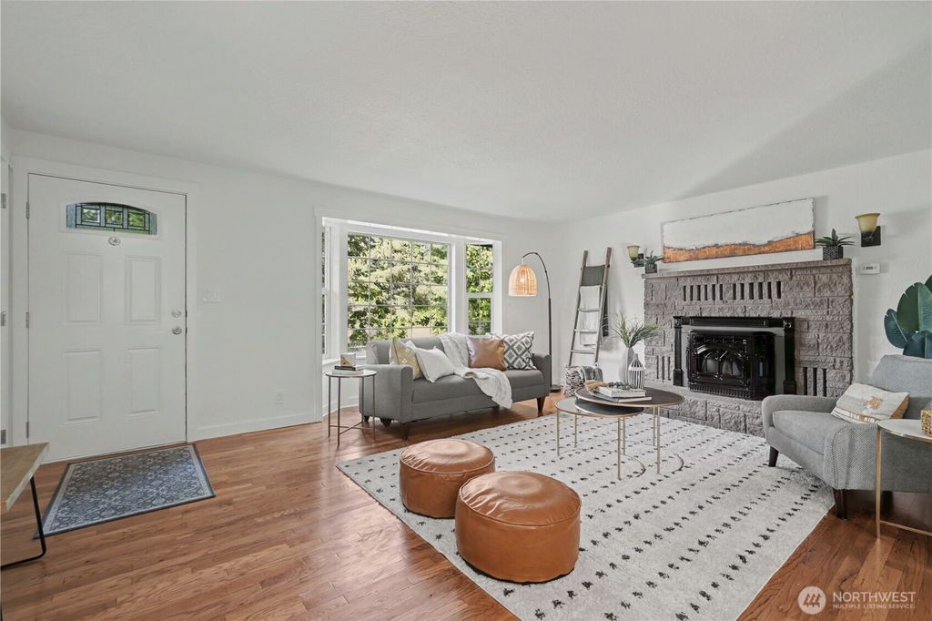 Photo of 4520 Victory Place SW, Port Orchard, WA 98367 (MLS # 2482774)