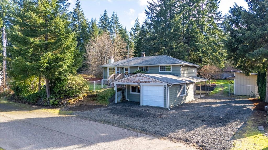 Photo of 4520 Victory Place SW, Port Orchard, WA 98367 (MLS # 2482774)