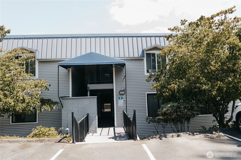 Photo of 924 Shorewood Drive #49, Bremerton, WA 98312 (MLS # 2553928)