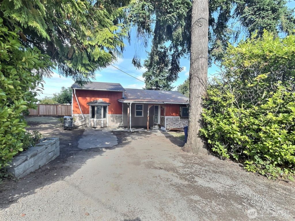 Photo of 2604 S 122nd Street, Seattle, WA 98168 (MLS # 2440740)