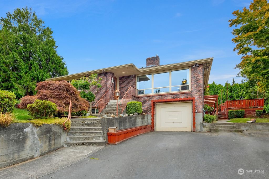 Photo of 3518 W Mukilteo Boulevard, Everett, WA 98203 (MLS # 2277091)