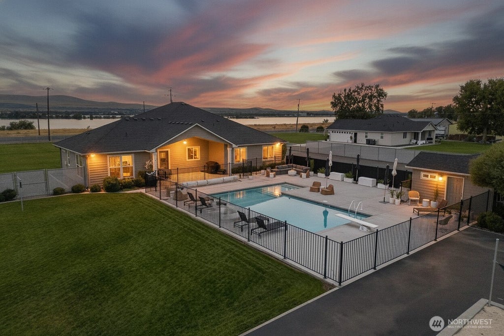 Photo of 2477 Hanson Loop, Burbank, WA 99323 (MLS # 2579766)
