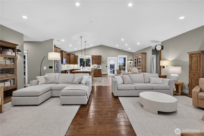 2477 Hanson Loop