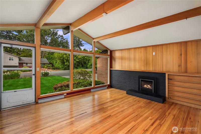 827 Marine View Circle SW