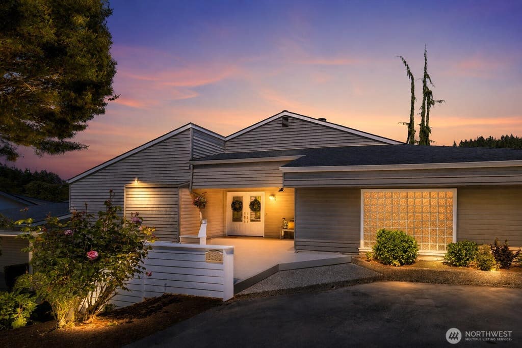 Photo of 16306 Valhalla Drive, Bothell, WA 98011 (MLS # 2552803)