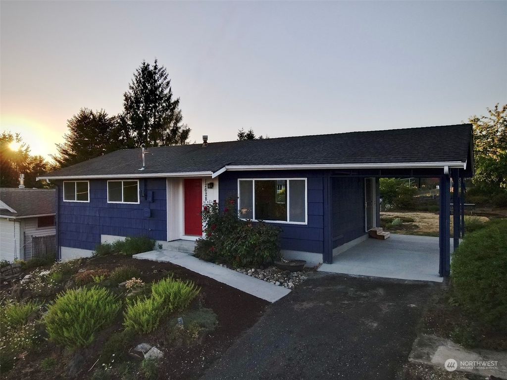 Photo of 12628 SE 169th Place, Renton, WA 98058 (MLS # 2060979)