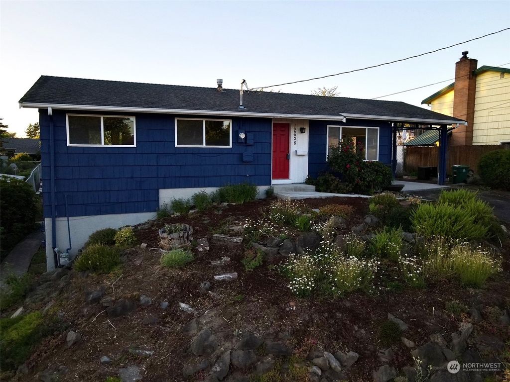 Photo of 12628 SE 169th Place, Renton, WA 98058 (MLS # 2060979)