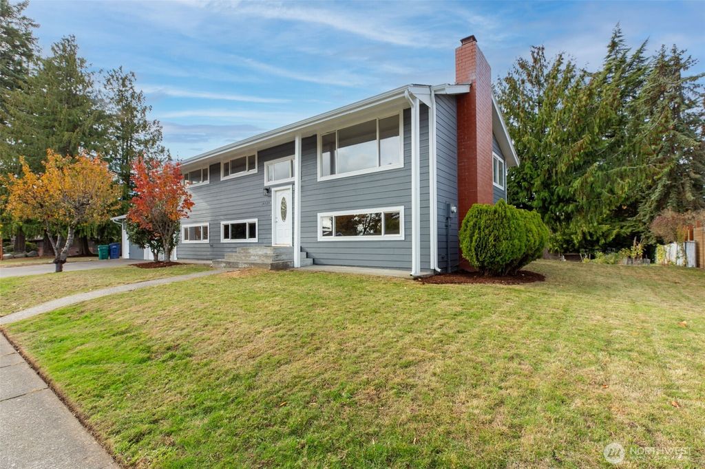 Photo of 14725 57th Avenue S, Tukwila, WA 98168 (MLS # 2451668)