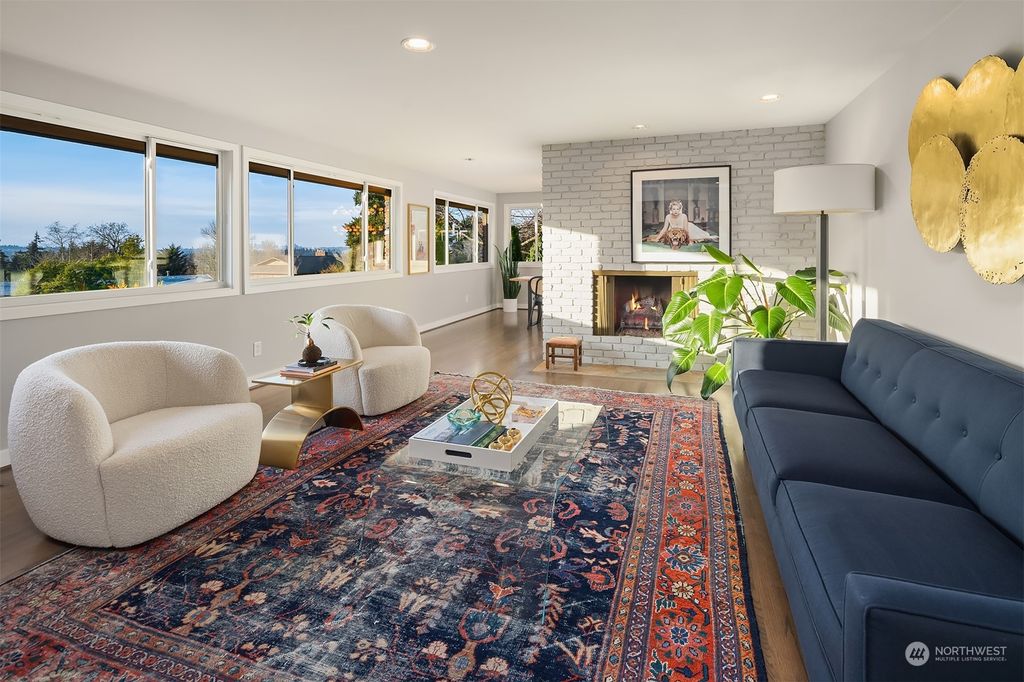 Photo of 7002 82nd Avenue SE, Mercer Island, WA 98040 (MLS # 2039601)