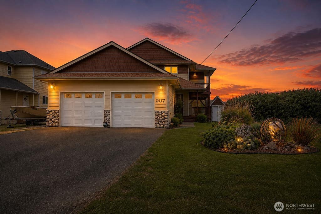 Photo of 507 Sand Dune Avenue SW, Ocean Shores, WA 98569 (MLS # 2565116)