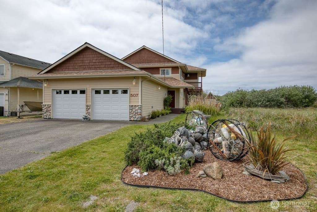 Photo of 507 Sand Dune Avenue SW, Ocean Shores, WA 98569 (MLS # 2565116)