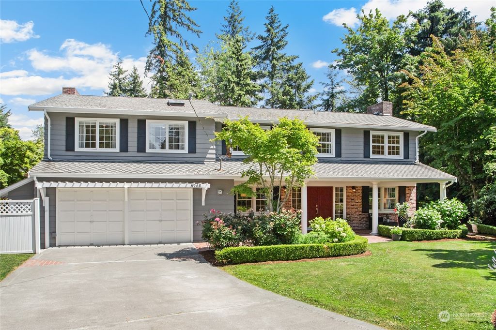 Photo of 8265 NE 26th Street, Medina, WA 98039 (MLS # 2135112)