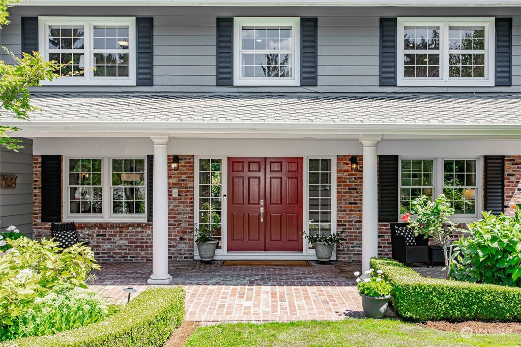 Photo of 8265 NE 26th Street, Medina, WA 98039 (MLS # 2135112)