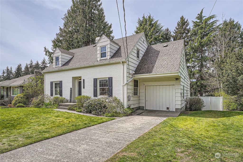 Photo of 11631 Meridian Avenue N, Seattle, WA 98133 (MLS # 2211841)