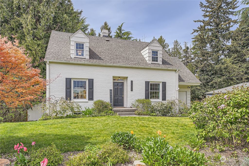 Photo of 11631 Meridian Avenue N, Seattle, WA 98133 (MLS # 2211841)