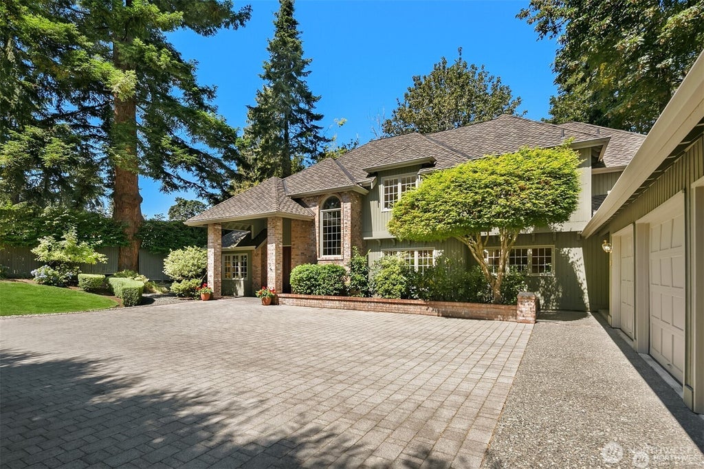 Photo of 8140 Evergreen Lane, Mercer Island, WA 98040 (MLS # 2579580)