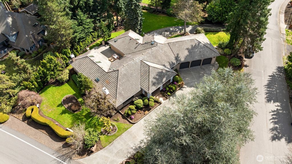 Photo of 13214 180th Avenue NE, Redmond, WA 98052 (MLS # 2478884)