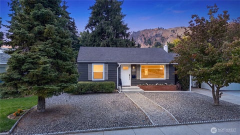 Photo of 1235 Columbine Street, Wenatchee, WA 98801 (MLS # 2581039)