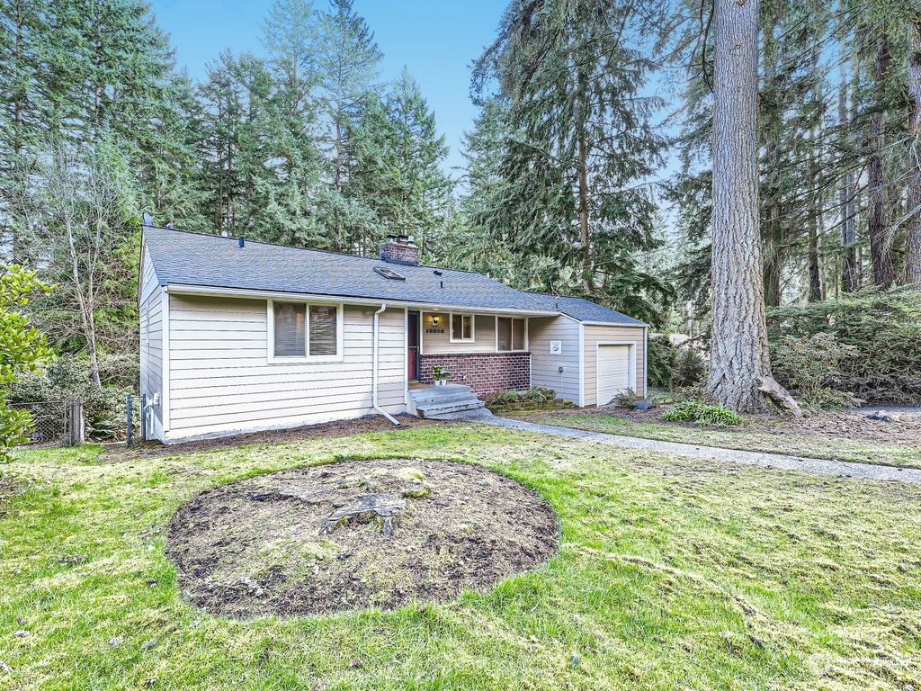 Photo of 18528 29th Avenue NE, Lake Forest Park, WA 98155 (MLS # 2204273)