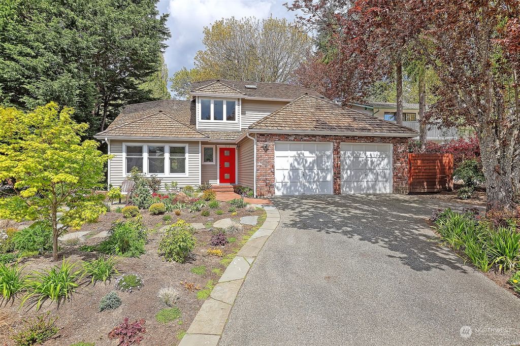 Photo of 3212 NE 198th Place, Lake Forest Park, WA 98155 (MLS # 2226847)