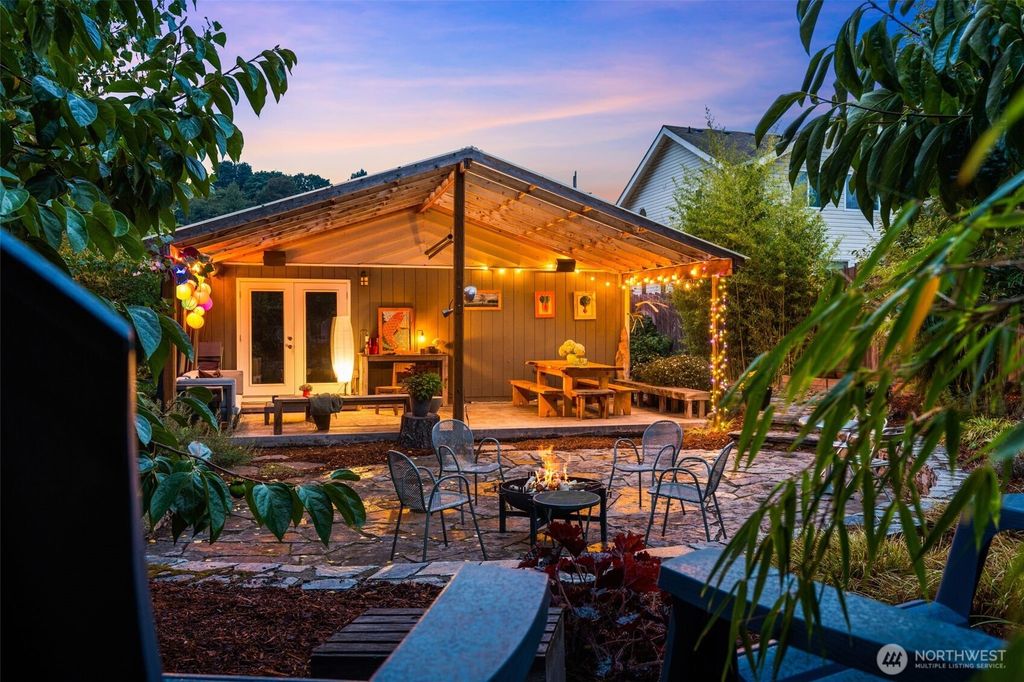 Photo of 6528 23rd Avenue SW, Seattle, WA 98106 (MLS # 2468317)