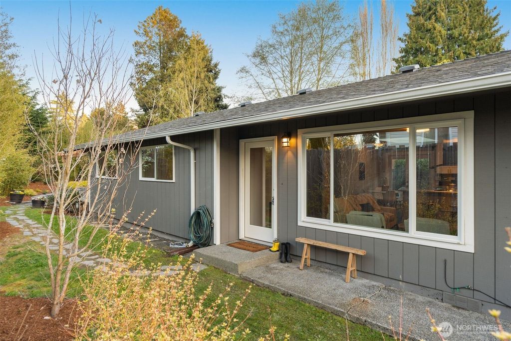 Photo of 6528 23rd Avenue SW, Seattle, WA 98106 (MLS # 2468317)