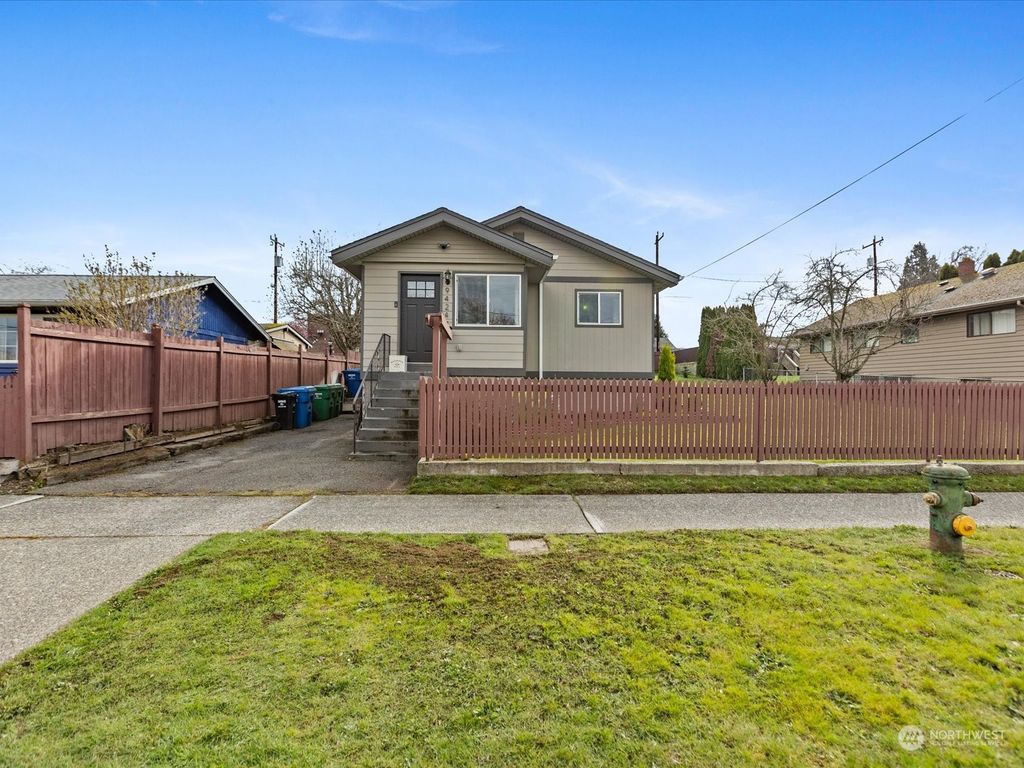 Photo of 9424 20th Avenue SW, Seattle, WA 98106 (MLS # 2213835)