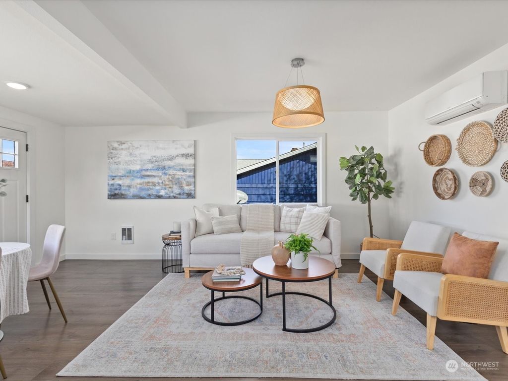 Photo of 9424 20th Avenue SW, Seattle, WA 98106 (MLS # 2213835)