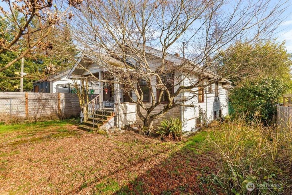 Photo of 9004 12th Avenue SW, Seattle, WA 98106 (MLS # 2478493)