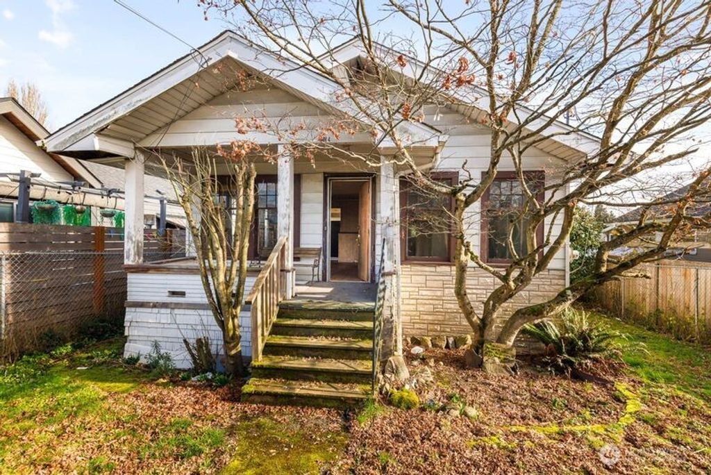 Photo of 9004 12th Avenue SW, Seattle, WA 98106 (MLS # 2478493)